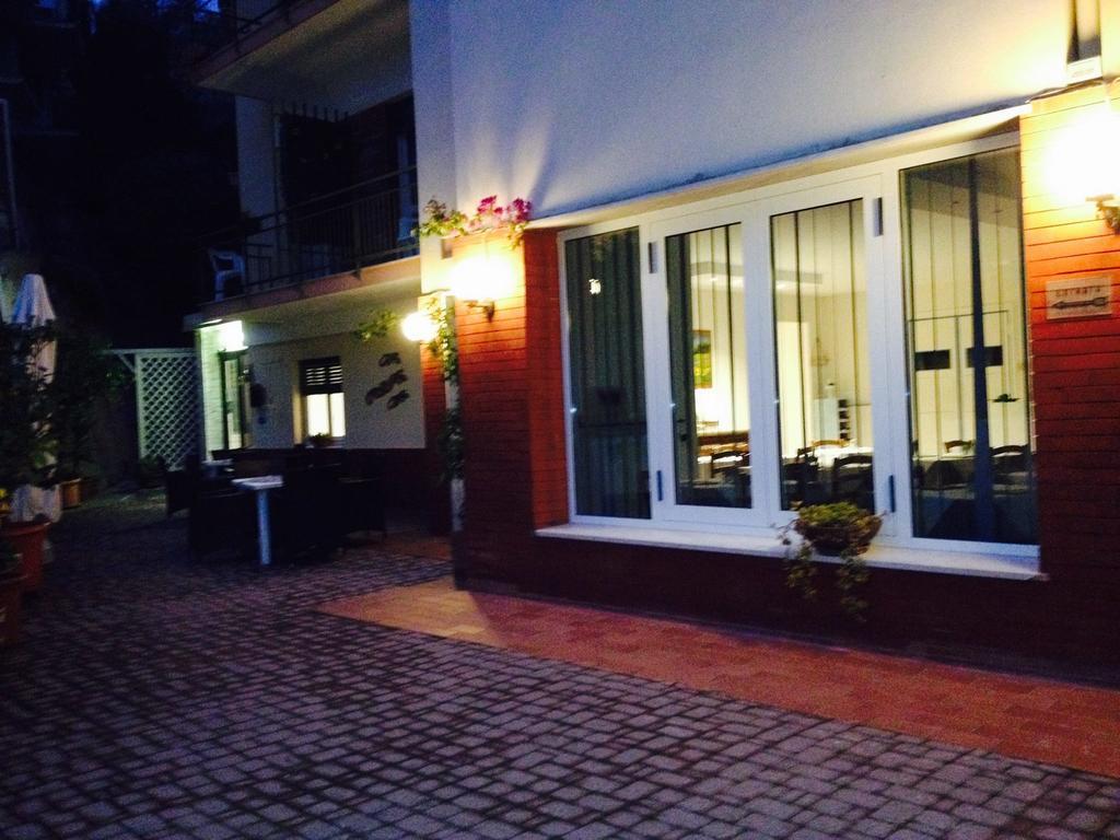 Albergo Oasi Finale Ligure Exterior foto